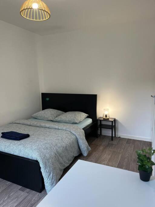 Appartement F2 De Haut Standing En Hypercentre Avec Jardin Prive A 270 M De La Gare De Mantes ! エクステリア 写真