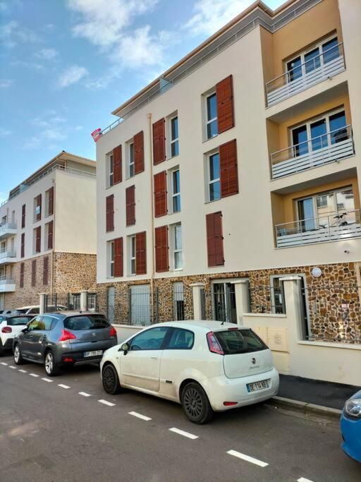 Appartement F2 De Haut Standing En Hypercentre Avec Jardin Prive A 270 M De La Gare De Mantes ! エクステリア 写真