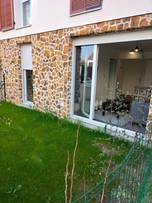 Appartement F2 De Haut Standing En Hypercentre Avec Jardin Prive A 270 M De La Gare De Mantes ! エクステリア 写真