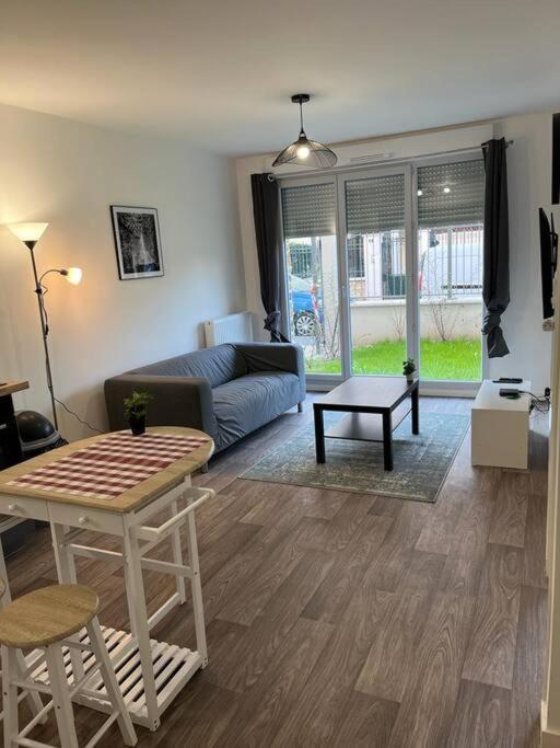 Appartement F2 De Haut Standing En Hypercentre Avec Jardin Prive A 270 M De La Gare De Mantes ! エクステリア 写真