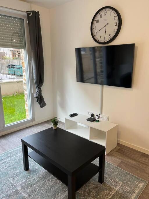 Appartement F2 De Haut Standing En Hypercentre Avec Jardin Prive A 270 M De La Gare De Mantes ! エクステリア 写真