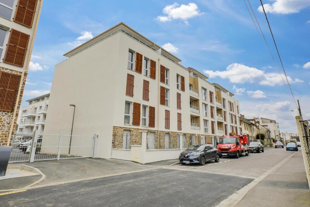 Appartement F2 De Haut Standing En Hypercentre Avec Jardin Prive A 270 M De La Gare De Mantes ! エクステリア 写真