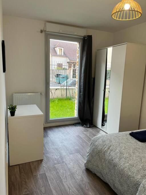 Appartement F2 De Haut Standing En Hypercentre Avec Jardin Prive A 270 M De La Gare De Mantes ! エクステリア 写真