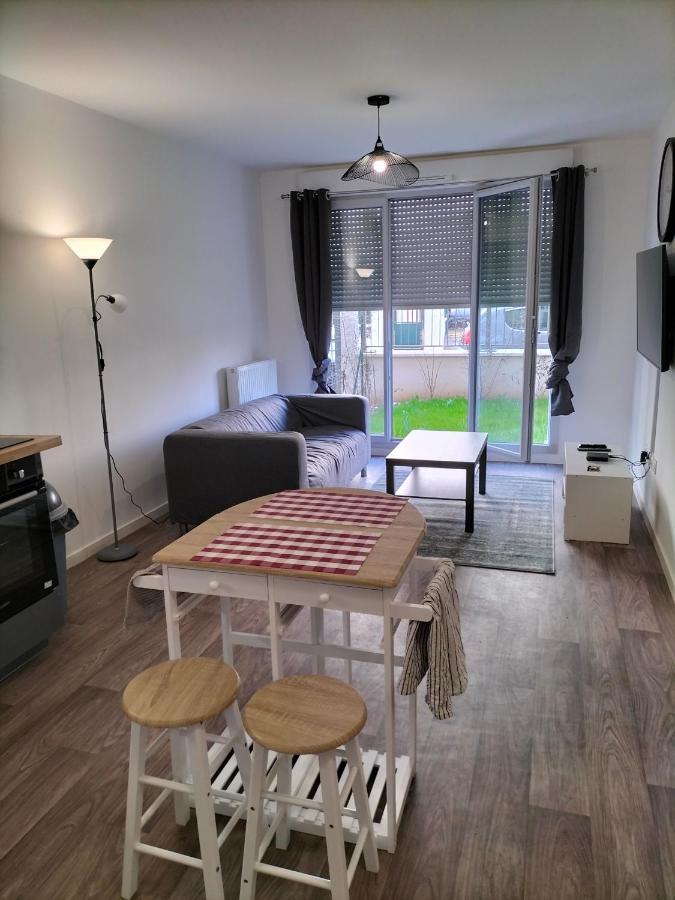 Appartement F2 De Haut Standing En Hypercentre Avec Jardin Prive A 270 M De La Gare De Mantes ! エクステリア 写真