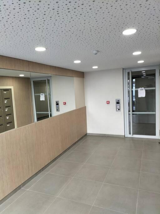 Appartement F2 De Haut Standing En Hypercentre Avec Jardin Prive A 270 M De La Gare De Mantes ! エクステリア 写真