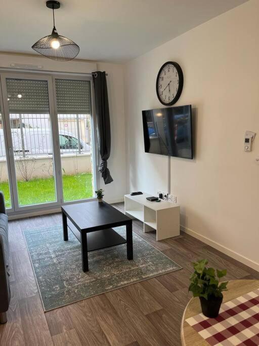 Appartement F2 De Haut Standing En Hypercentre Avec Jardin Prive A 270 M De La Gare De Mantes ! エクステリア 写真